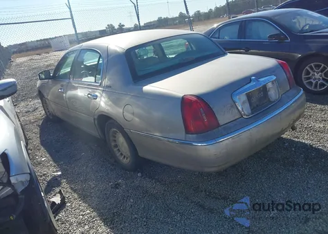 2000 Lincoln Town Car Executive from USA, damaged, VIN 1LNHM81W0YY843794